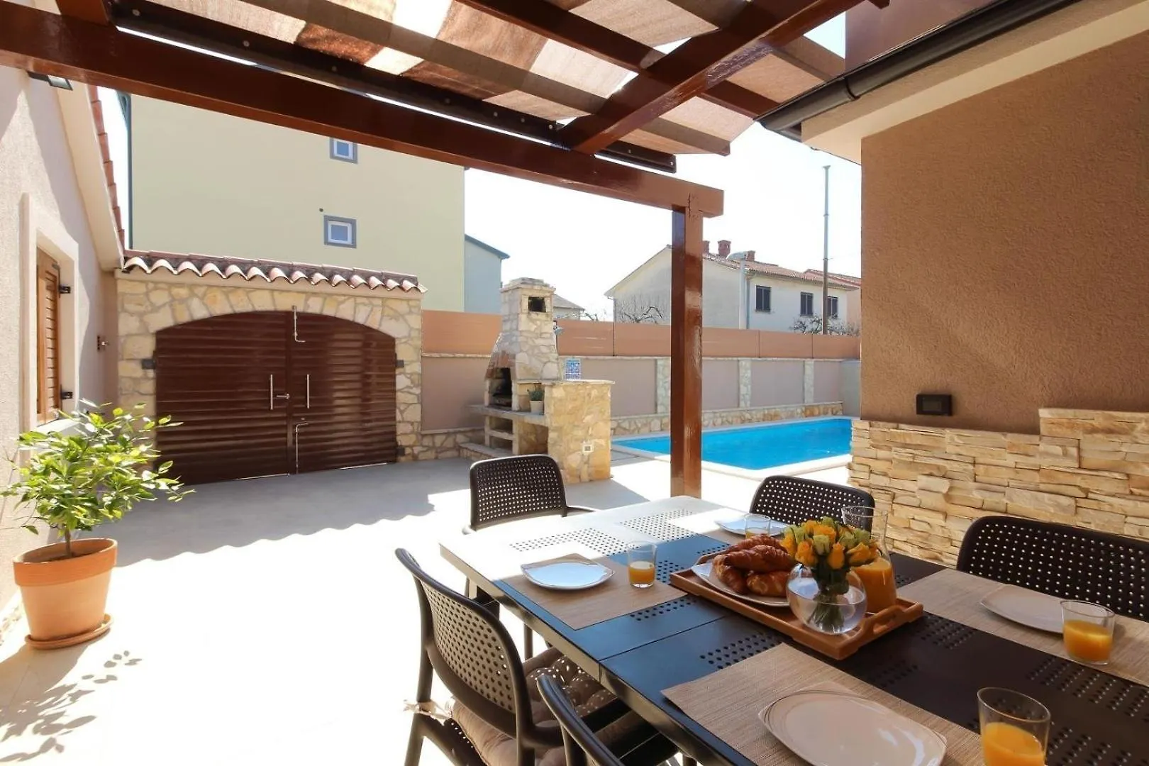 Ferienhaus Mit Privatpool Fuer 5 Personen Ca 150 Qm In Pula, Istrien Istrische Riviera Croatia