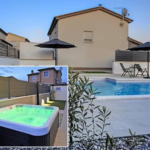 Casa Tara Three-bedroom Pula
