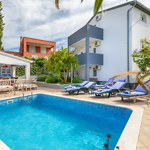Nature & Sea With Pool Pula